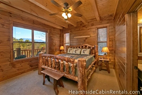  Large 8 bedroom cabin in Pigeon Forge with mountain view and king-size bed