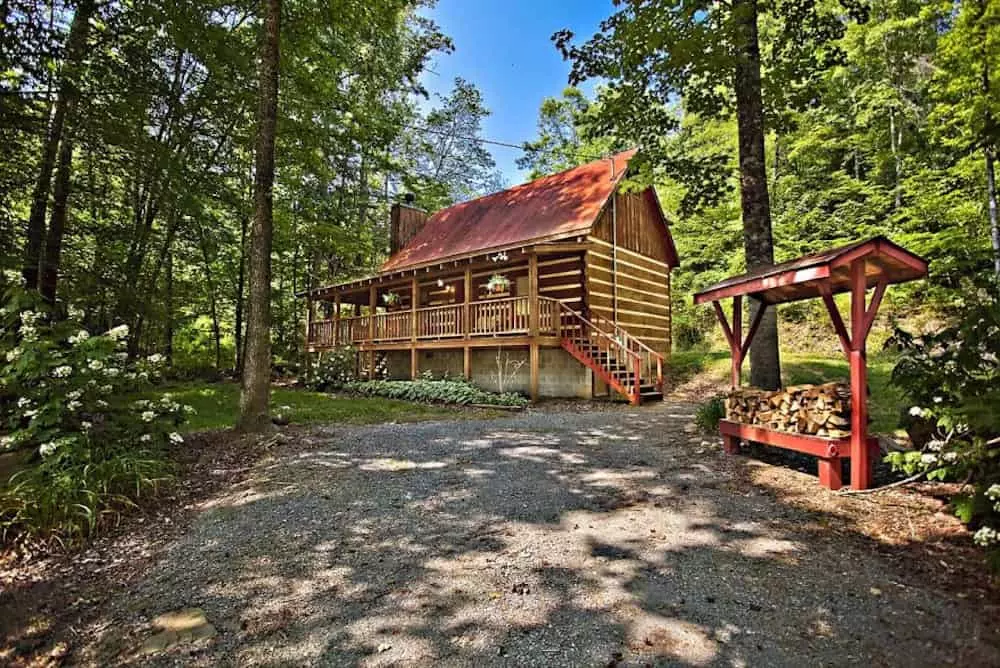 creekview getaway cabin in pigeon forge