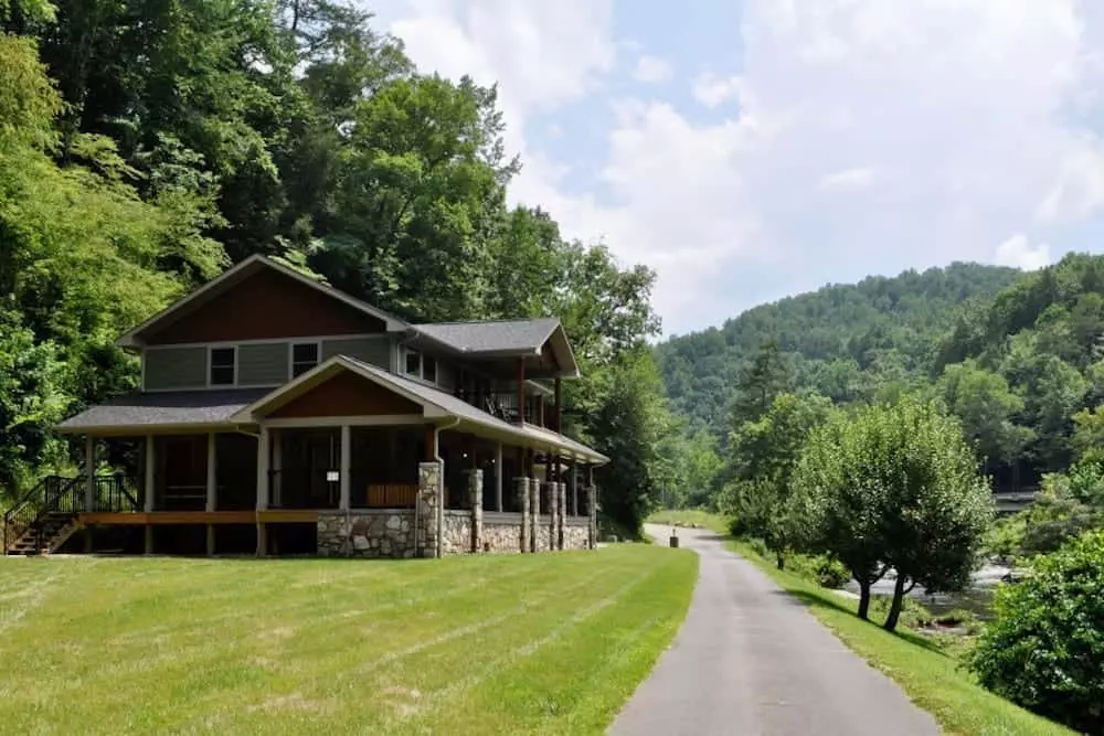 cabin by the river in the smoky mountains