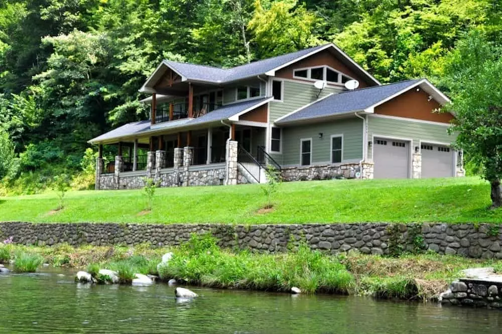 cabin by the river in gatlinburg