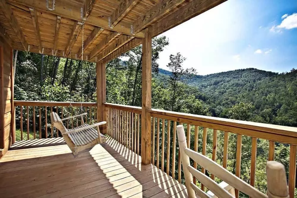 deck if a secluded luxury cabin in gatlinburg