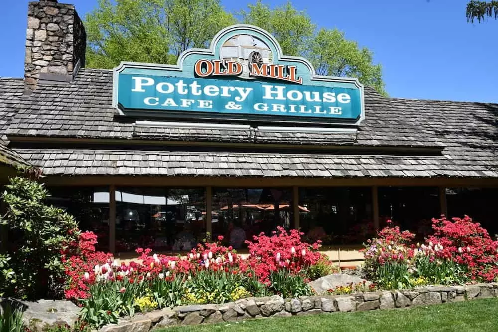 Pottery House Cafe and Grille at Old Mill