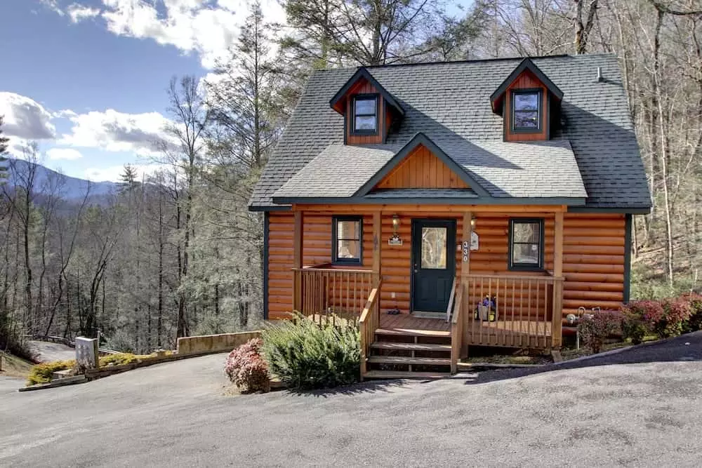 Bear Paws, a romantic 1 bedroom cabin in Gatlinburg.