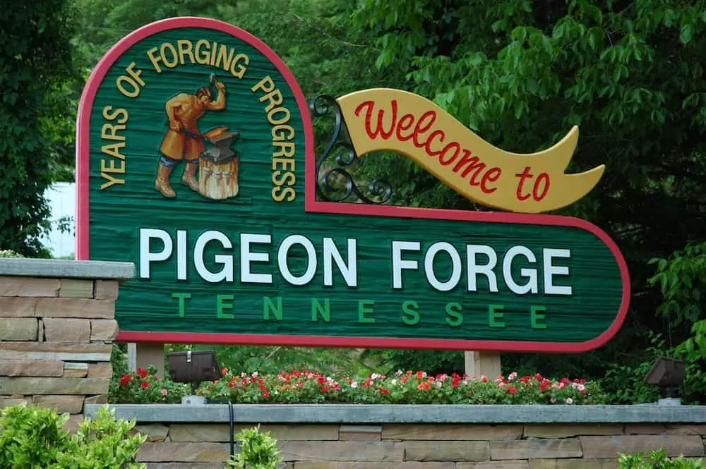 Welcome to Pigeon Forge TN sign