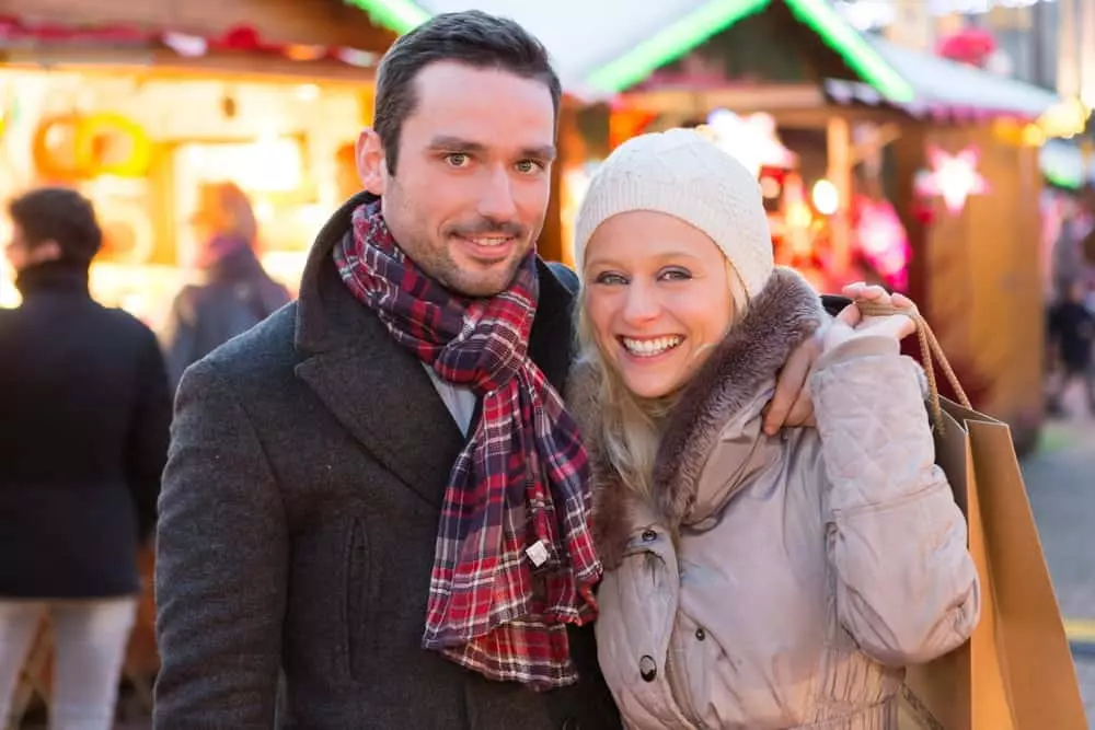 couple enjoying a romantic Gatlinburg cabin vacation