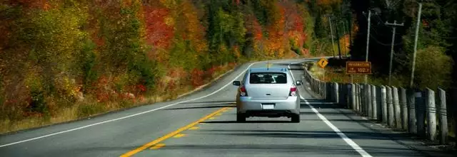 Car enjoying a fall drive in the Smoky Mountains