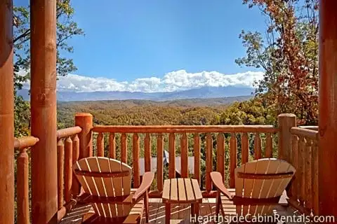 the deck at Majesitc View Lodge