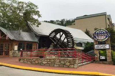 Calhoun's in Gatlinburg on the Parkway