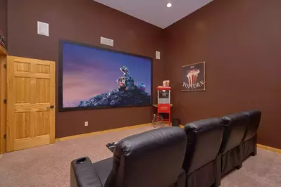 top-notch-lodge-home-theater