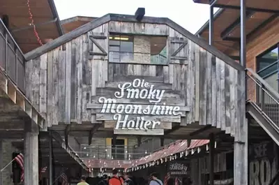 ole smoky moonshine tasting gatlinburg