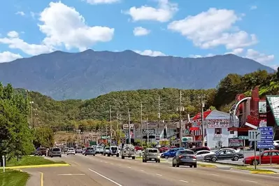 downtown parkway in pigeon forge