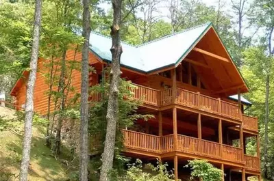 one of the best 5 bedroom cabins in Gatlinburg