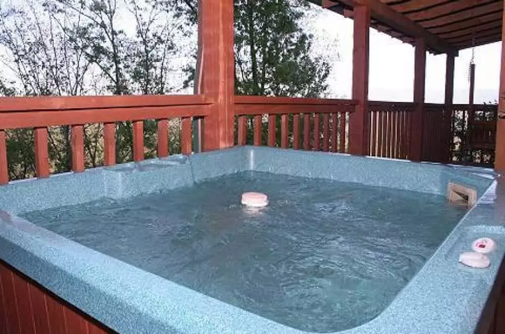hot tub in 1 bedroom cabin