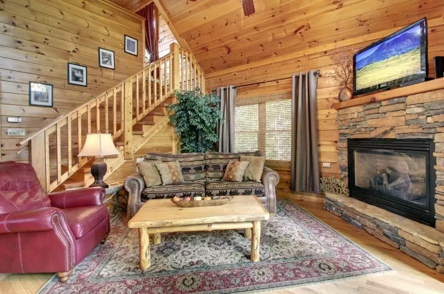 The comfortable family room in a Gatlinburg cabin.
