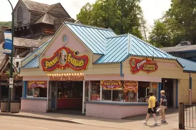 The exterior of Fannie Farkle's in Gatlinburg.