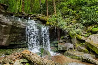 A side view of Rainbow Falls.