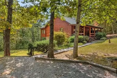 A beautiul log cabin in Gatlinburg TN.