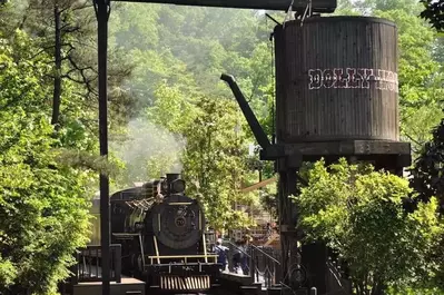 A steam enginge at Dollywood in Pigeon Forge.