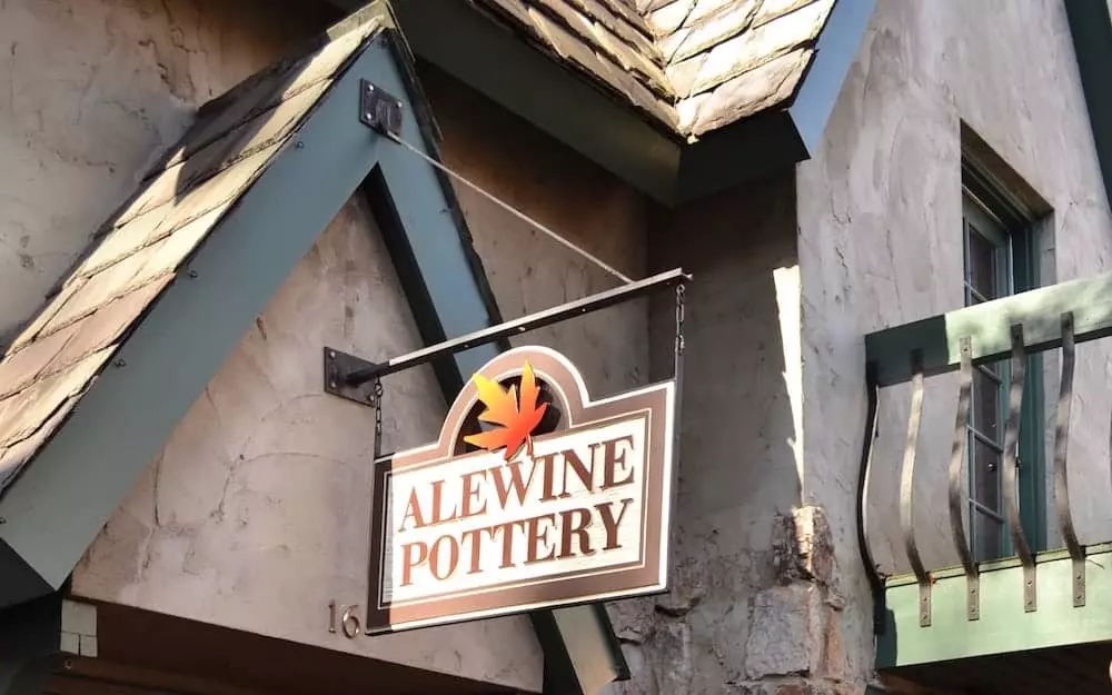 The sign for Alewine Pottery in Gatlinburg.