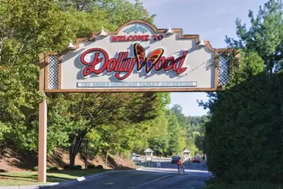 The sign at the entrance to Dollywood.