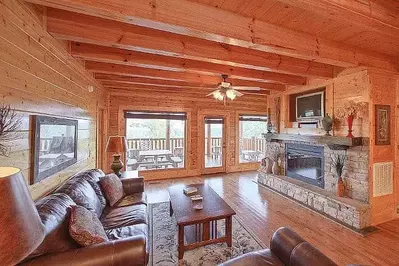 Our-4-bedroom-cabins-near-the-Smoky-Mountains-have-all-the-room-you’ll-need-for-you