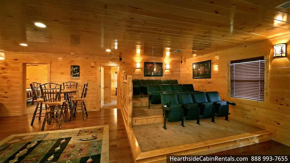 Grand View Lodge cabin in Pigeon Forge with home theater