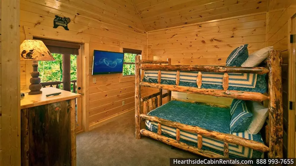 bedrom in Pigeon Forge luxury cabin Grand View