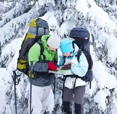 friends winter hiking in the Smoky Mountains