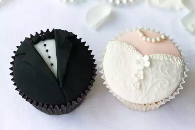 wedding cupcakes from The Sweet Shoppe of the South shop in Pigeon Forge.