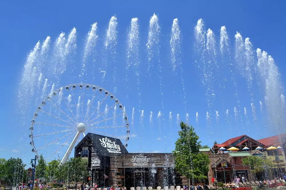 fountain at the island in pigeon forge