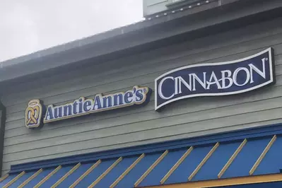 auntie anne's & cinnabon