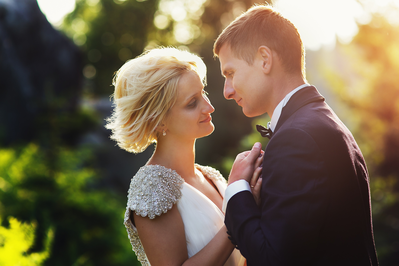 couple getting married near Smoky Mountain log cabin in Townsend TN