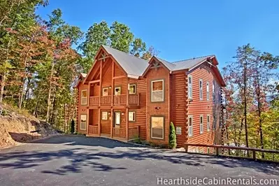 The exterior of the Majestic View Lodge cabin in the Smoky Mountain.