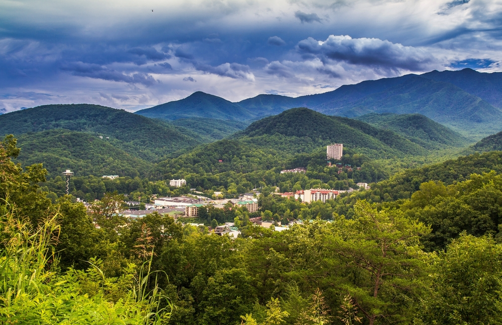 Scenic photo of the city of Gatlinburg in the mountains.