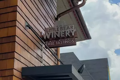 Little Bear Winery sign