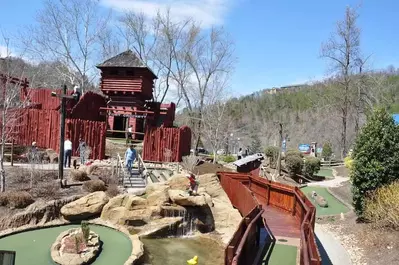 Ripleys-Davy-Crockett-Mini-Golf-in-Gatlinburg