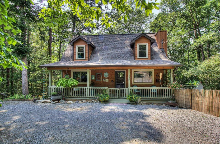 COZY OAKS CABIN