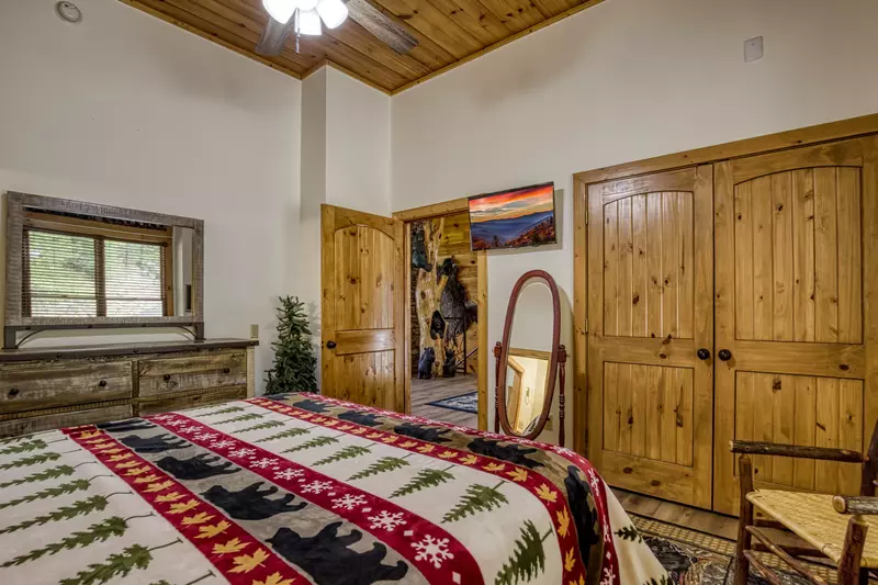 FIVE BEARS MOUNTAIN VIEW LODGE