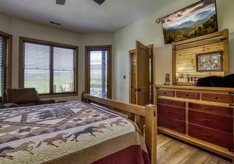 FIVE BEARS MOUNTAIN VIEW LODGE