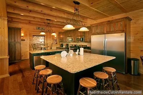  Double kitchen and dining area at A Grand View Lodge cabin in Pigeon Forge