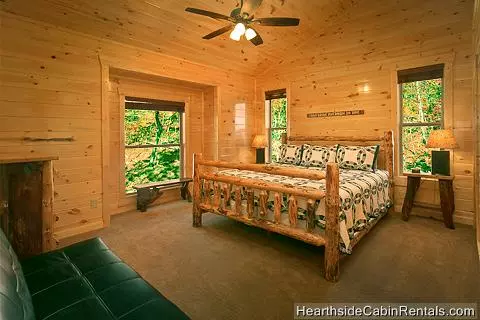  Large king-size bedroom with wooded view and full-size futon at Pigeon Forge cabin Grand View Lodge