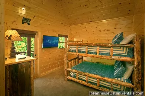 Double queen bunk bed room with tv in Pigeon Forge cabin with wooded view