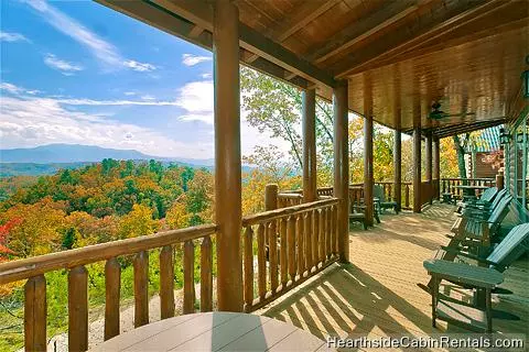 Open-air private deck at Grand View Lodge cabin in Pigeon Forge