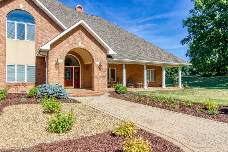 ESTATE AT RIDGE ROAD