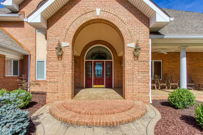 ESTATE AT RIDGE ROAD