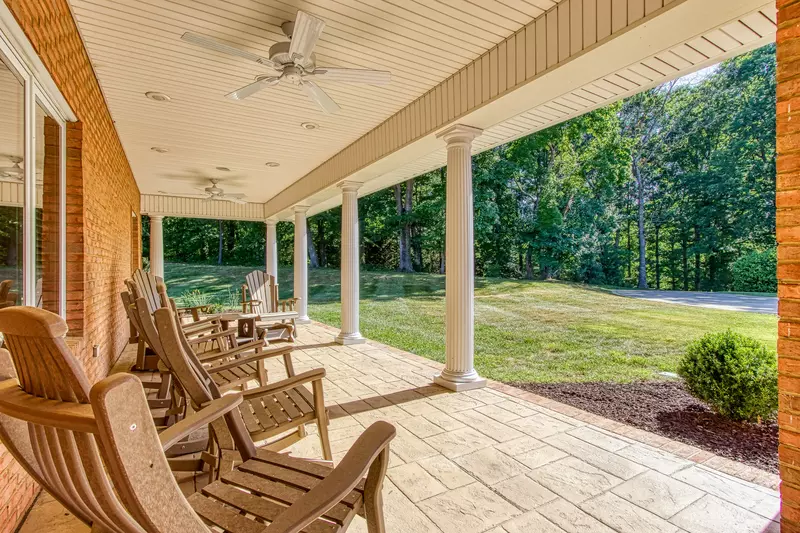 ESTATE AT RIDGE ROAD
