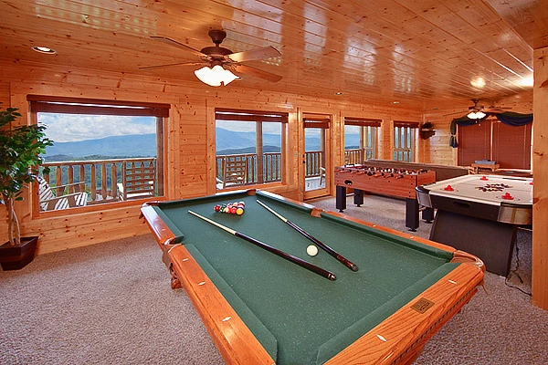 Heavenly Heights 8 bedroom cabin in Pigeon Forge with game room