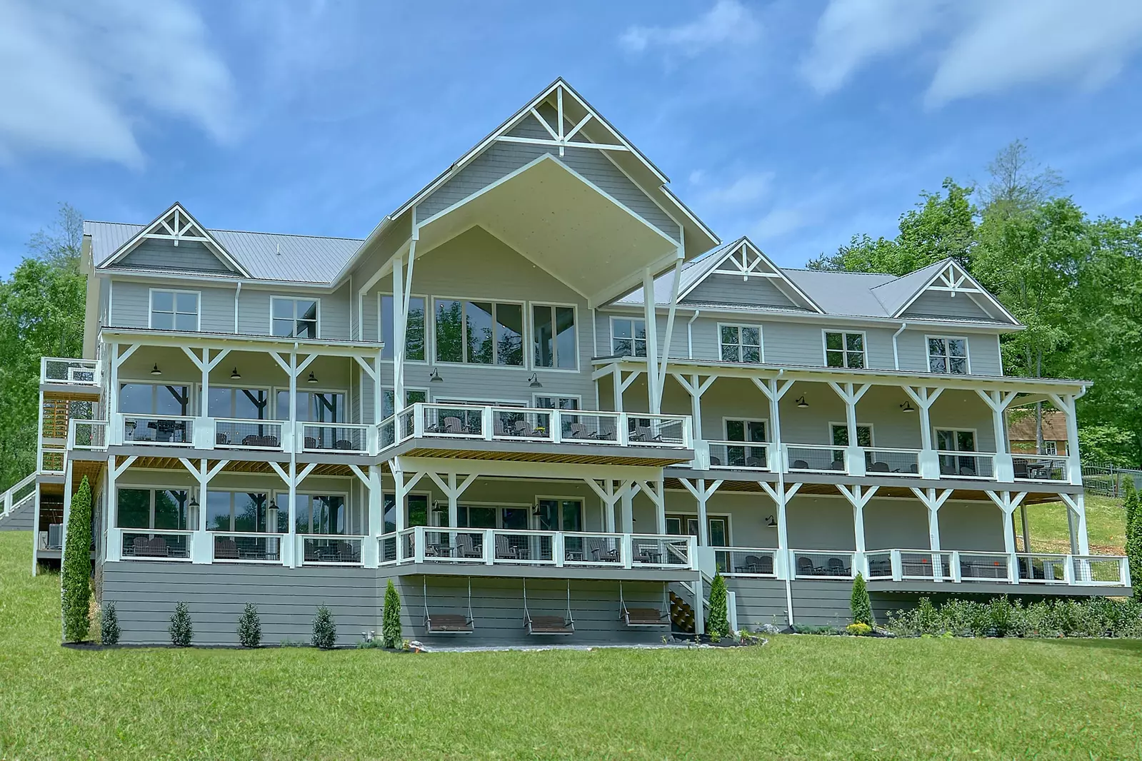 GRAND LECONTE LODGE