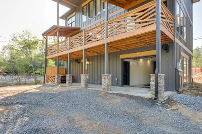 LAUGHING BEAR LODGE