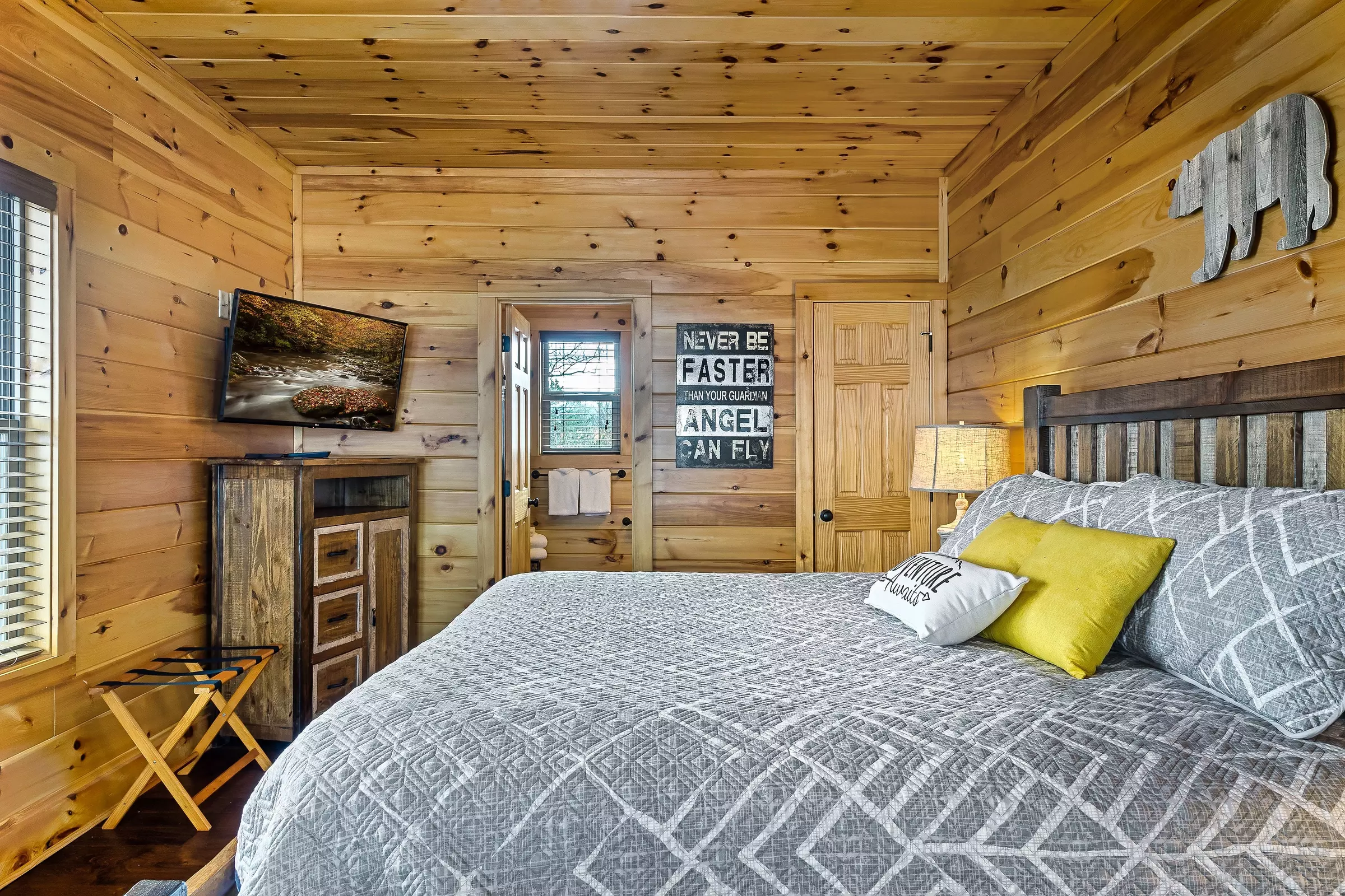 LAZY BEAR LODGE